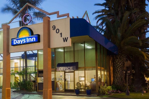 Days Inn by Wyndham Los Angeles LAX/VeniceBch/Marina DelRay image 3